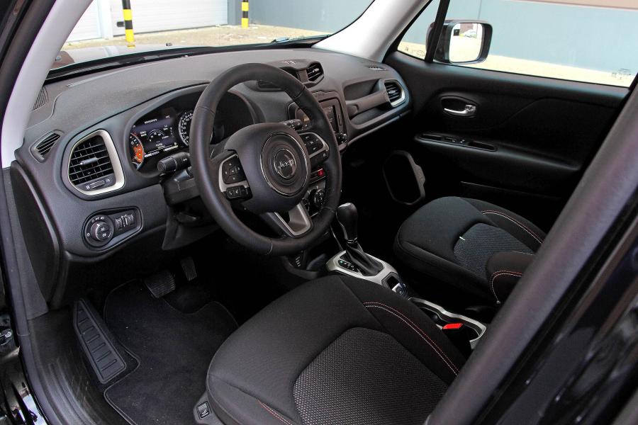 Интерьер Jeep Renegade 75th Anniversary (BU) 2016 года  (WW) (фото 16 из 16)